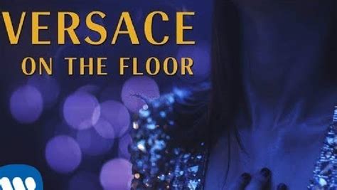 versace on the floor en español